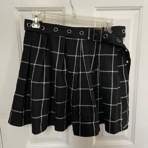 Hot Topic Black With White Stripes, Pleated Skirt With Belt